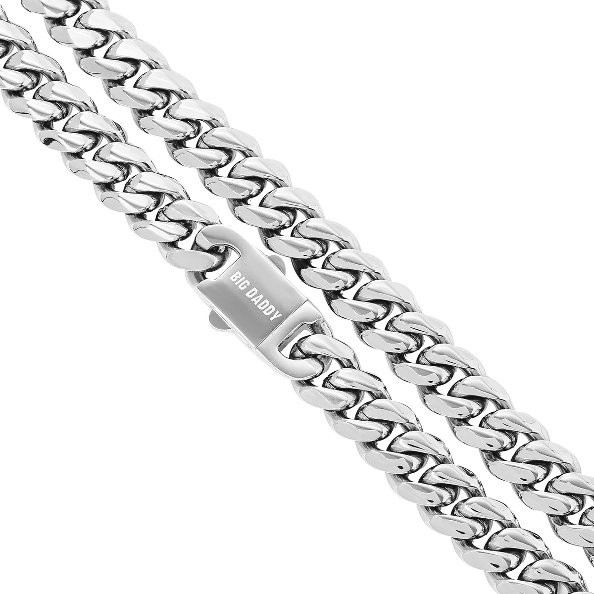 Close-up detail of 8mm Cuban link pattern with branded clasp