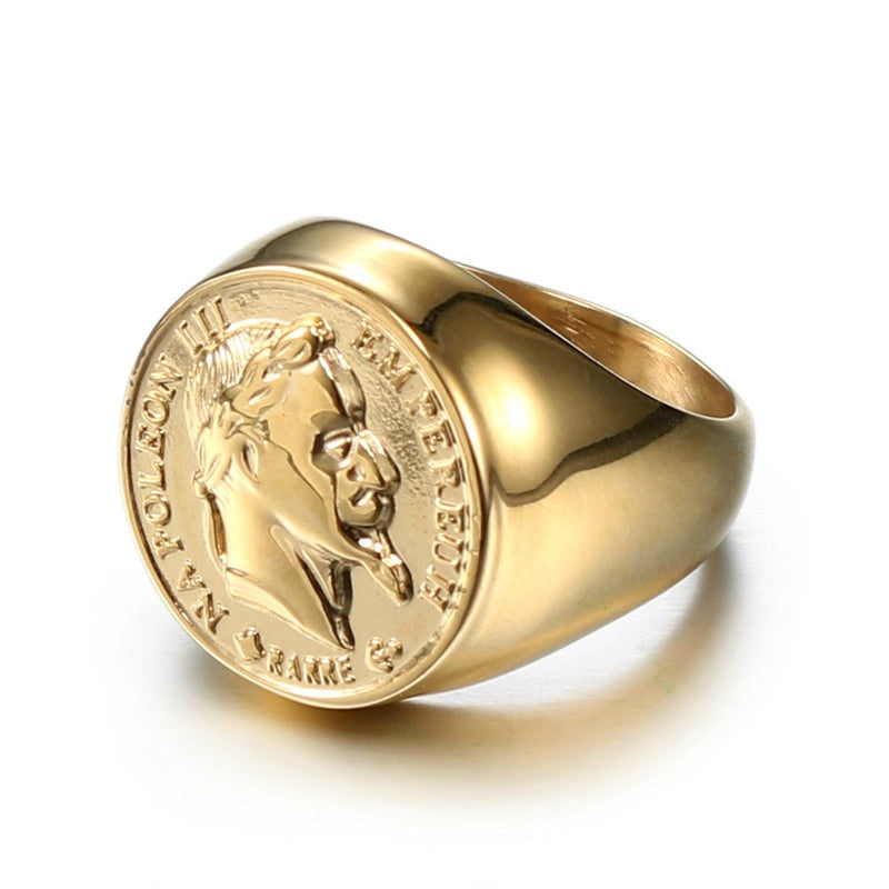 Gold Headhunter Sovereign coin ring with profile design shown from angled view