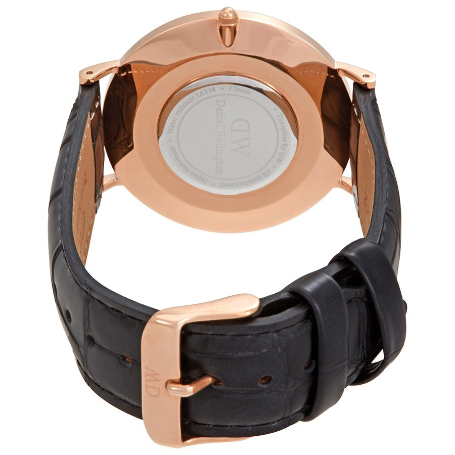 Daniel Wellington Reading caseback showing engraved logo on rose gold case back