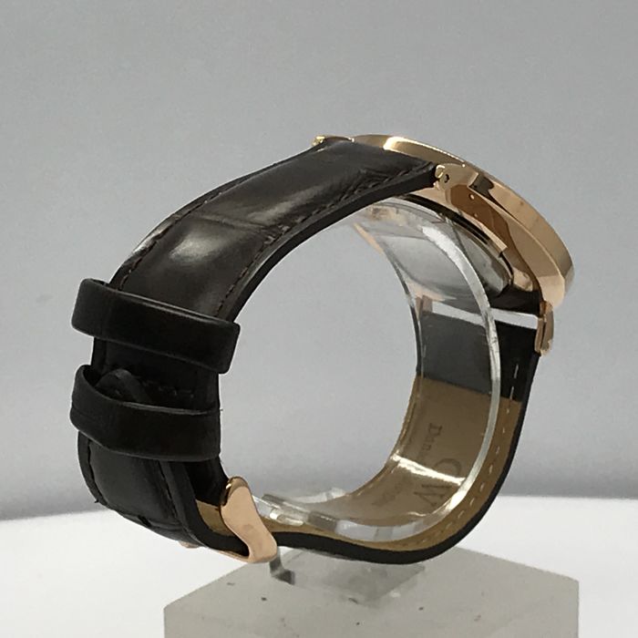 Case back view of Daniel Wellington Reading watch with rose gold case and black leather strap